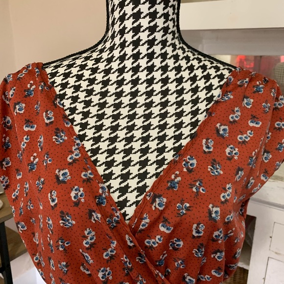 Red dress with floral design 🥰 - Picture 2 of 8